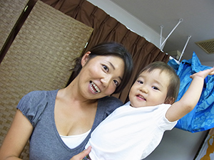 スクールへ赤ちゃんと一緒に通学できる日本唯一のロミロミスクール！